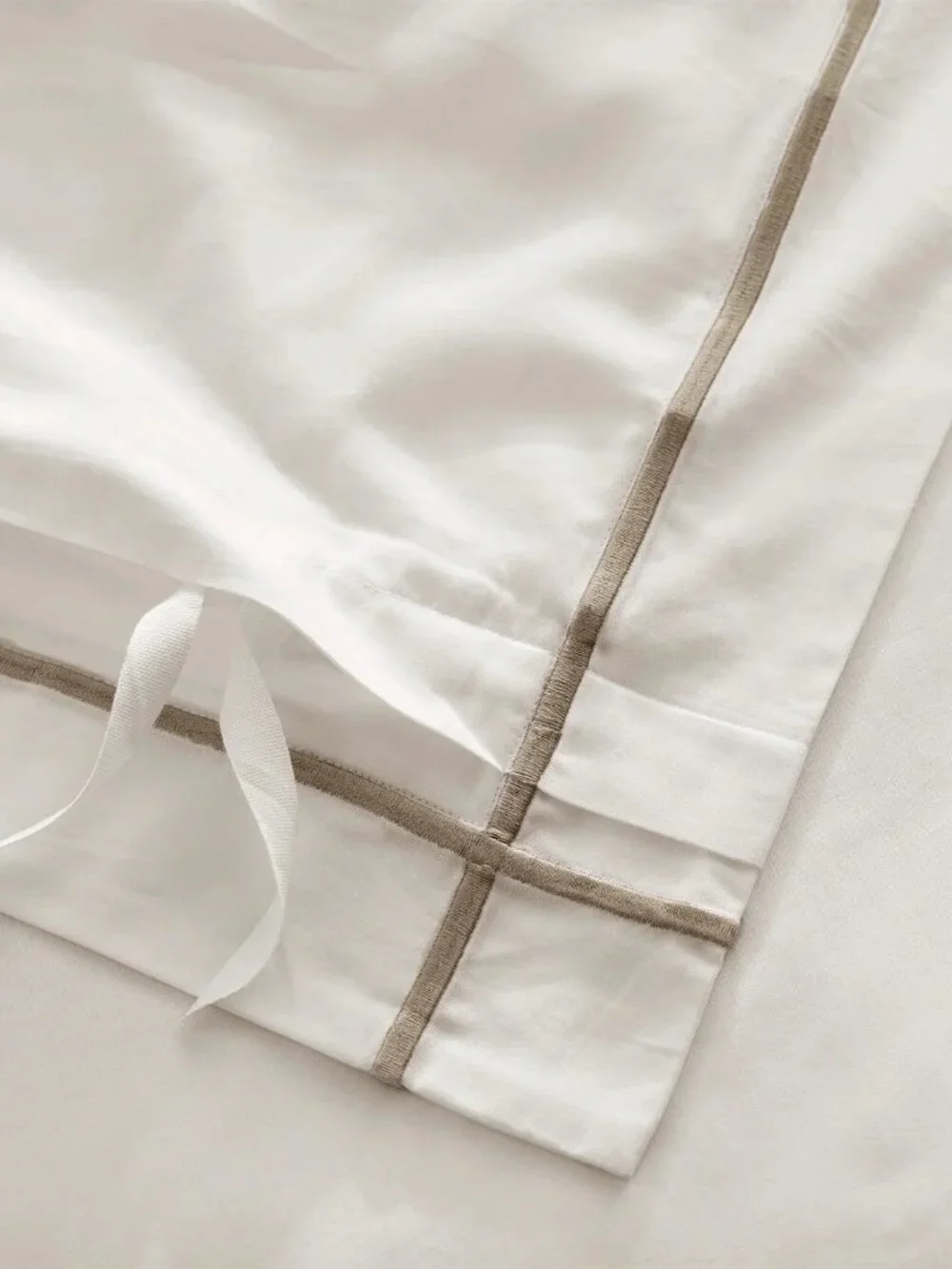 Boll & Branch Full/Queen White/Oak Percale Embellished Duvet Cover Set